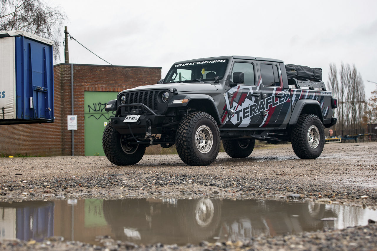 2024 Jeep Gladiator - KMC GRENADE CRAWL BEADLOCK - Machined | KMC